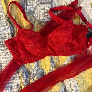 Elegant Red and gold Lace Bra unlined NWOT